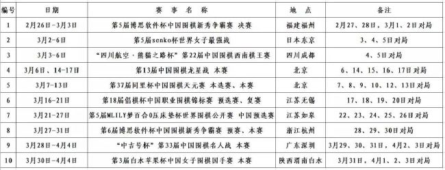 故事产生在1959年的英格兰。弗洛伦斯（艾米莉·莫迪默 Emily Mortimer 饰）在不久之前掉往了她的丈夫，但顽强的女人并没有沉沦于哀思当中，她知道，本身必需顽强的糊口下往。弗洛伦斯来到了偏僻的海滨小镇哈堡，在这里，她倾尽所有开了一家小小的书店。这是本地独一的一家信店，在此之前，小镇上的所有人都历来没有接触过文学。弗洛伦斯的书店给小镇居平易近们的世界打开了新的年夜门，全部小镇都由于她的书店的呈现而发生了转变，书店的存在更让弗洛伦斯结识了和本身趣味相投的同志中人艾德慕（比尔·奈伊 Bill Nighy 饰），与此同时，弗洛伦斯的出挑也招致了别有效心者异常的目光。